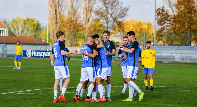 Hét év után juthatnak vissza az NB II-be, de még tizenhárom „döntő” vár rájuk