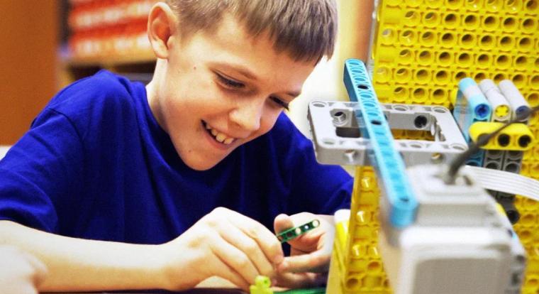 LEGO-robotokkal tanulnak mérnöknek Nyírábrányban a gyerekek