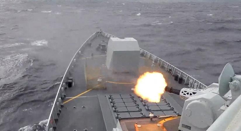 Félelmetes erődemonstráció: Kína már a kikötők blokádját gyakorolja Tajvan ellen