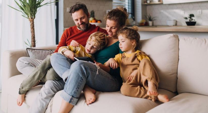 Jelentősen több pénzt kapnak a családok januártól: ezt kell tudni a dupla családi adókedvezményről
