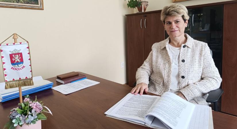 A jog és a város szolgálatában – Dr. Kiss Julianna két évtizede Répcelak jegyzője