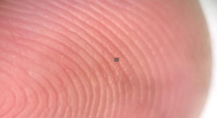 A világ legkisebb autonóm robotja már egy szem sónál is kisebb