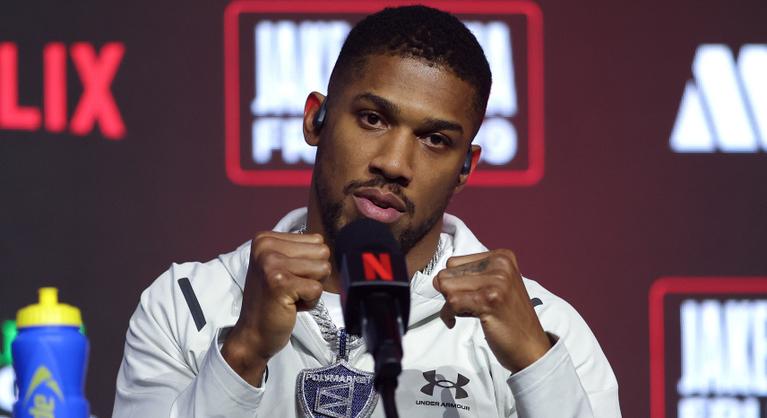 Súlyos autóbalesetet szenvedett Anthony Joshua, ketten meghaltak a karambolban