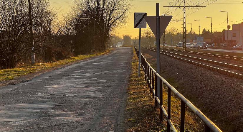 Kiszúrnak az autósokkal ezen a fontos hazai úton, itt a Közút reakciója