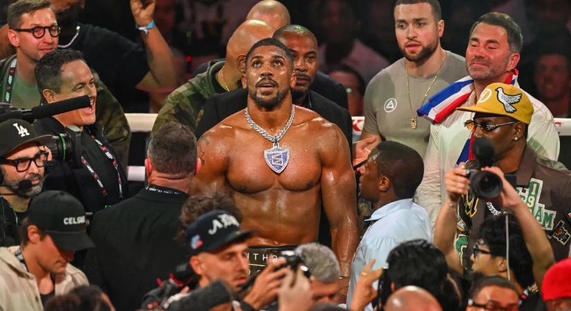 Tragédia: Anthony Joshua autóbalesetet szenvedett, ketten meghaltak