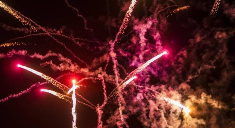 Szilveszterkor akár 200 ezer forintra is büntethetnek: ezekre a tűzijáték-szabályokra figyelj