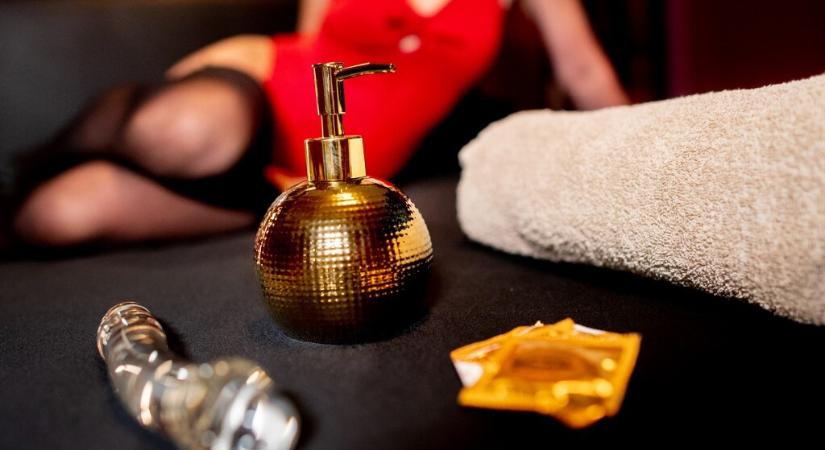 „Előtte levezetik a feszültséget itt nálam, utána nyugodtan mennek haza karácsonyozni” – miért van csúcsszezon a szexmunkásoknál az ünnep előtt?