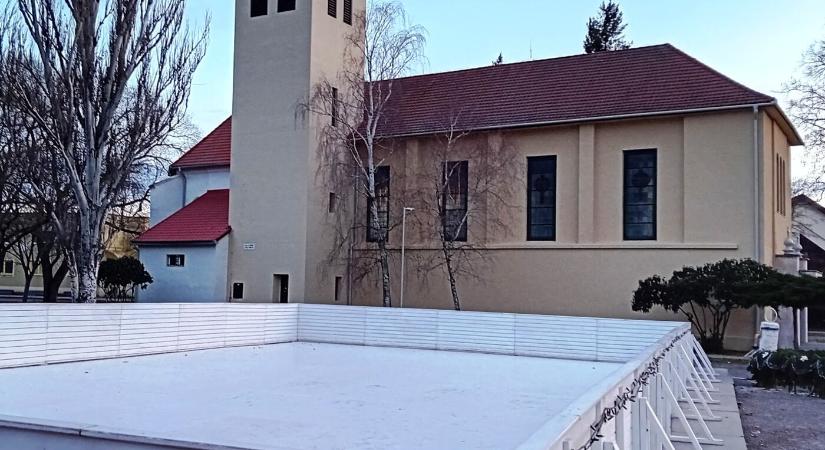 Szilveszterkor és újév napján zárva lesz a műjégpálya Zselízen