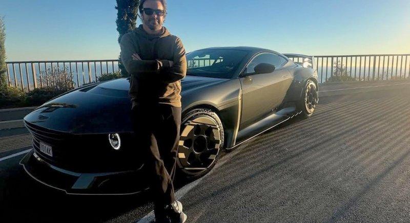 Alonso újabb autókülönlegességgel villogott Monacóban