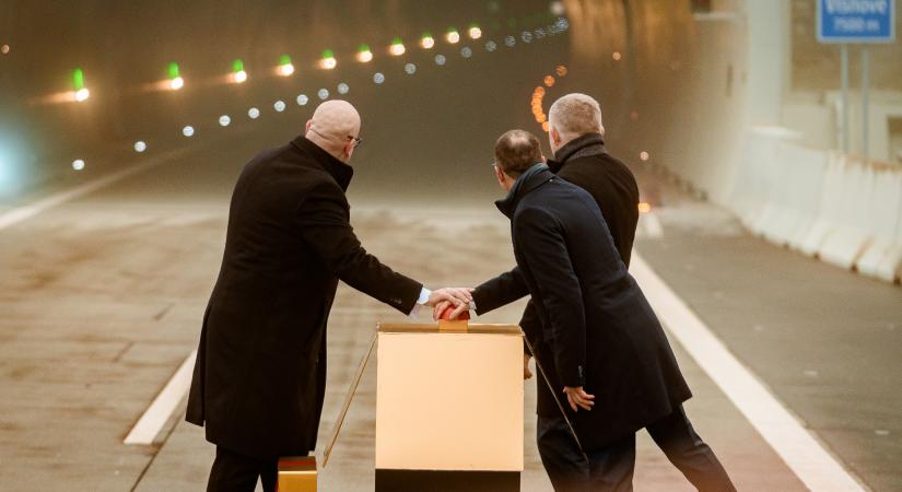 Vezetés helyett fotóznak és videóznak a felelőtlen sofőrök a Višňové-alagútban – fokozott óvatosságra int az NDS