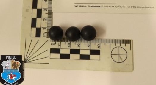 Négy karcagi testvér gumilövedékkel és baseballütővel rontott egy másik családra