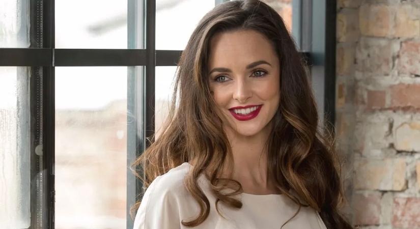 Miközben mi kabátban fagyoskodunk, Dobó Ági bikinis fotóval jelentkezett