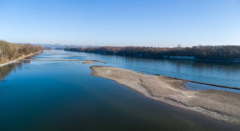Összeér a Duna két partja Magyarországon, iszonyatos látvány, száraz lábbal átsétálhatsz rajta