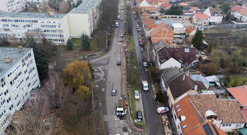 Zajlik az építkezés, készülnek a parkolók a Felsővárosban
