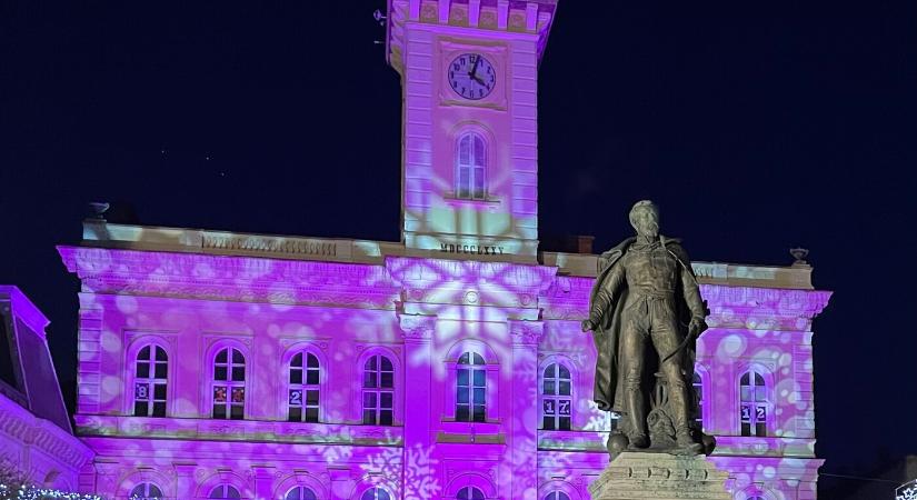 Komáromban és Gútán szilveszterkor, Ógyallán január 1-én köszöntik az újévet