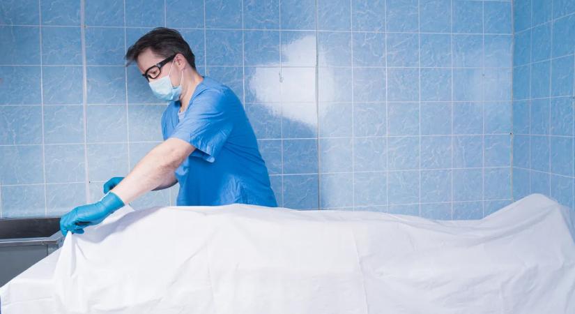 Balzsamozás előtt ébredt fel a halottnak hitt férfi