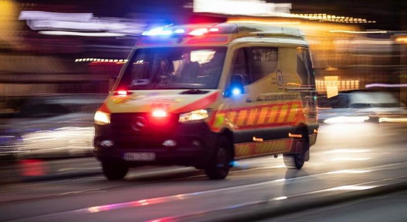 Frontálisan ütközött két személyautó, a mentőket is riasztották a karambolhoz