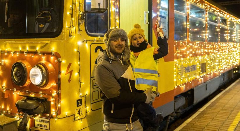 Veszprémbe is begurult az ünnepi fényvonat (galéria  videó)