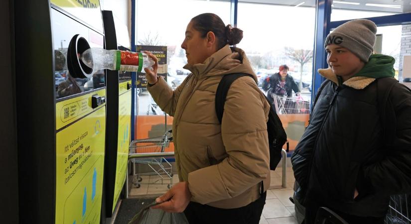 Üvegvisszaváltó apokalipszis: várható volt, hogy bedugul a rendszer, a vevők mégis megtették