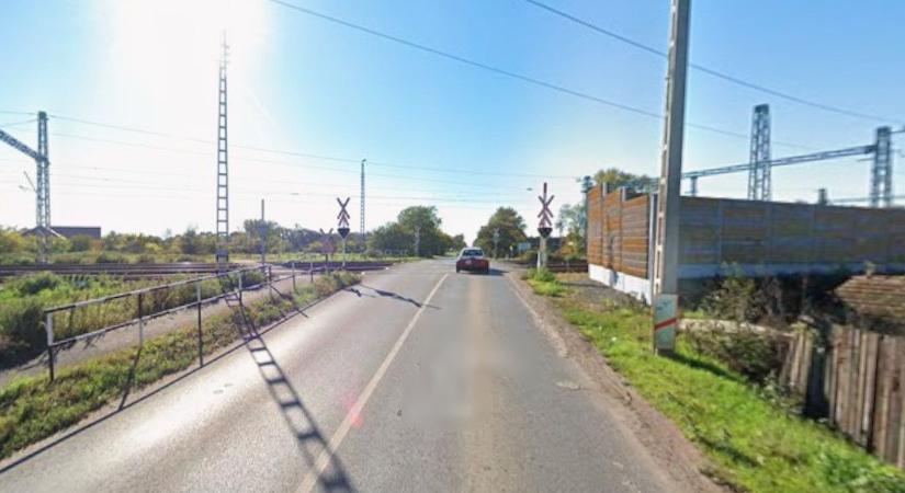 Átépítik a Vértesi úti vasúti átjárót