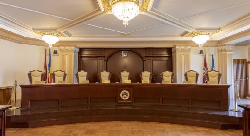 Ééééééés megint elhalasztotta az alkotmánybíróság a bírák és ügyészek különnyugdíjáról szóló döntést – hírmix