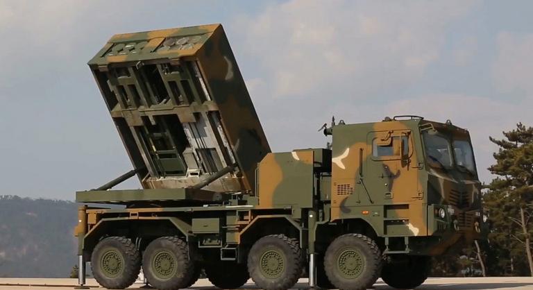 Lengyelország több mint tízezer dél-koreai rakéta gyártásáról írt alá szerződést