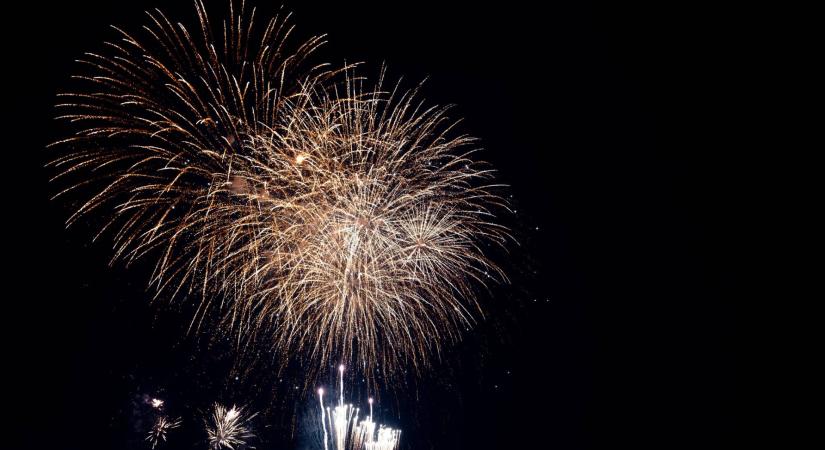 Szigorodtak a szilveszteri tűzijátékozás szabályai Budapesten: sok helyen tilos lesz