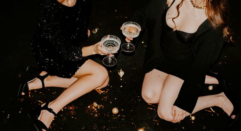 „A vécében találtam meg, ahol éppen a nővéremmel smárolt” – 10 szilveszteri buli a pokolból