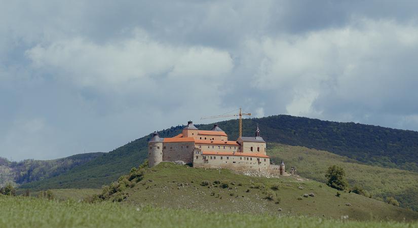 Krasznahorkairól nem csak a Nobel-díj jut eszünkbe, de ez sajnos nevetséges
