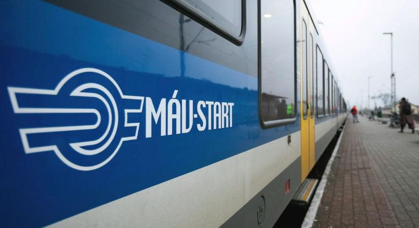 Késés, sőt akár járatkimaradás is nehezítheti az utazók életét a hatvani vonalon