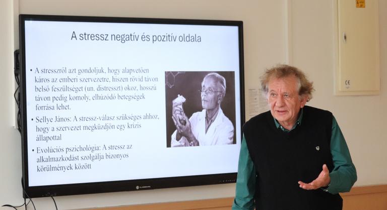 Evolúciósan lusták vagyunk, de jobb, ha azonnal felállunk a fotelből