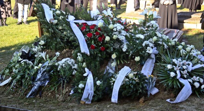A fájdalom hangjegyei – Örök nyugalomra helyezték Berkes Dánielt (galéria)