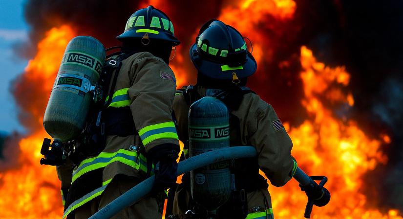 Tűz ütött ki egy debreceni lakóház szobájában