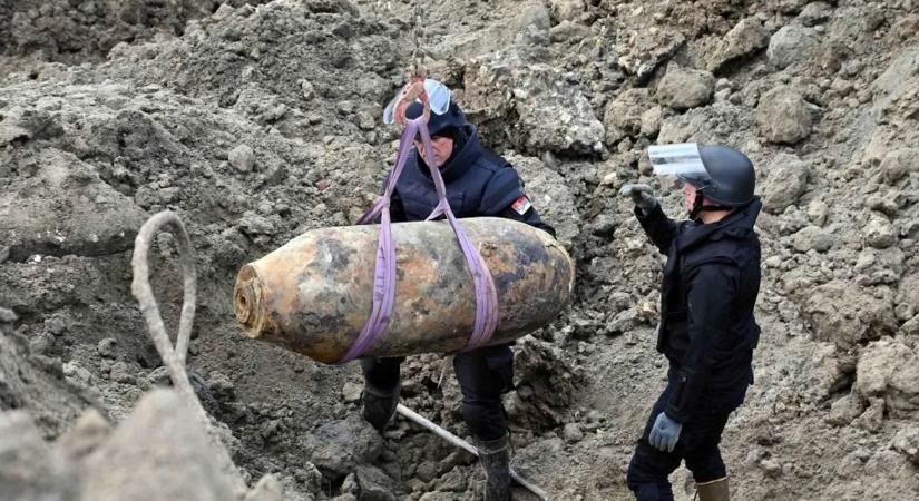 Bombát találtak egy építkezésen - elképesztő videó