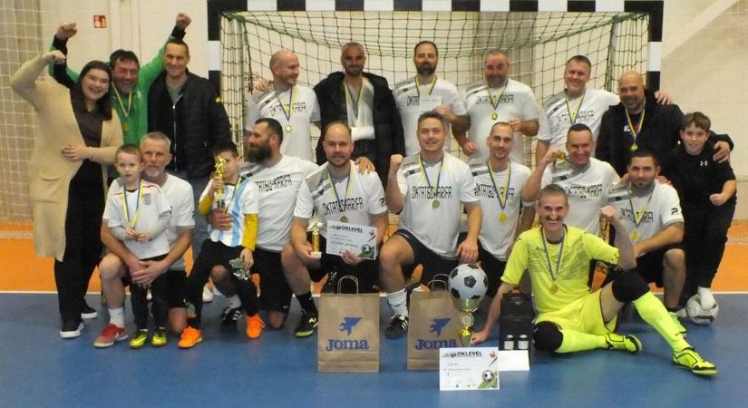 Karácsony-kupa: Gohér Gergő gipszelve ünnepelte a Karifa-diadalt Hatvanban