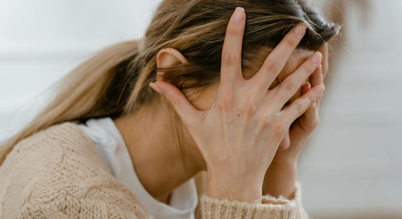 Csak háromhavonta szexelek – tönkretette a drog a szőke szépség szexuális életét is