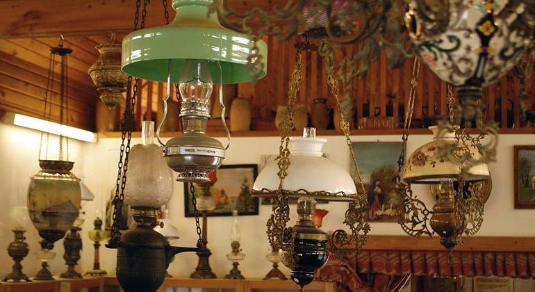 Ahol a fény történelmét őrzik: Zsámbéki Lámpamúzeum