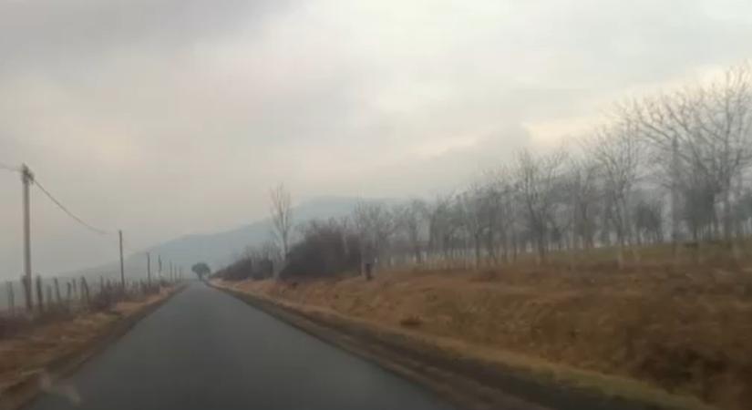 Lázár egy jegyzőkönyv szerint közbenjárt az útfelújításért ott, ahol a fia nevén lévő parasztháza áll