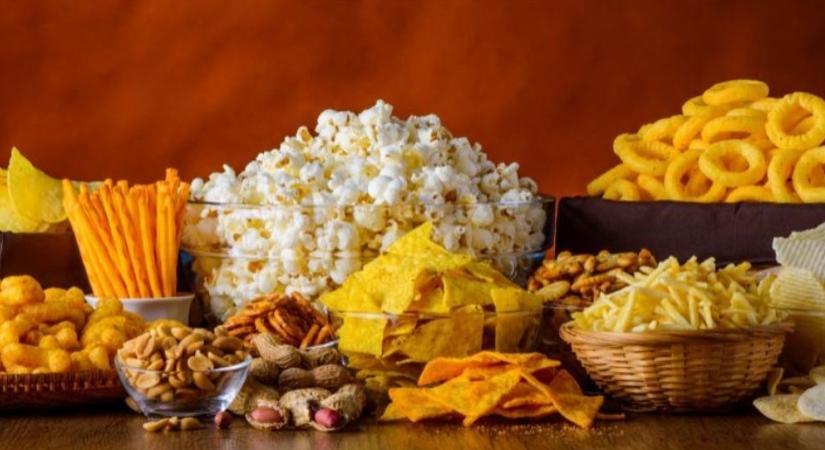 Drágulnak az édességek és a csipszek: 23 százalékra emelkedik az áfa, 90 milliós bevételt vár az állam