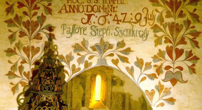 Csaroda: a mosolygó szentek temploma