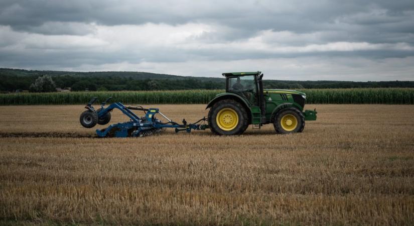 „Leszoktatták az embereket a munkáról” – miért vergődött a hazai mezőgazdaság 2025-ben?