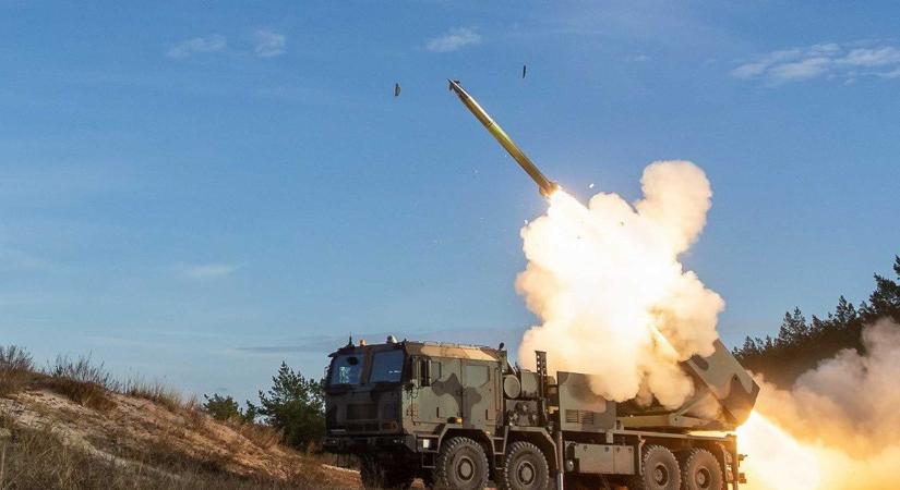 Lengyelország hatalmas fegyverüzletet kötött