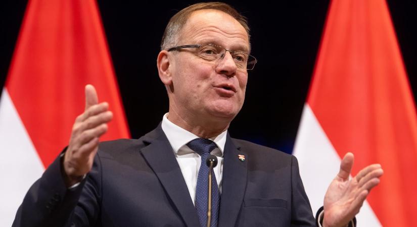 Január 6-án tárgyalnak Navracsics Tiborral az önkormányzatok, nyolcpontos javaslattal készülnek