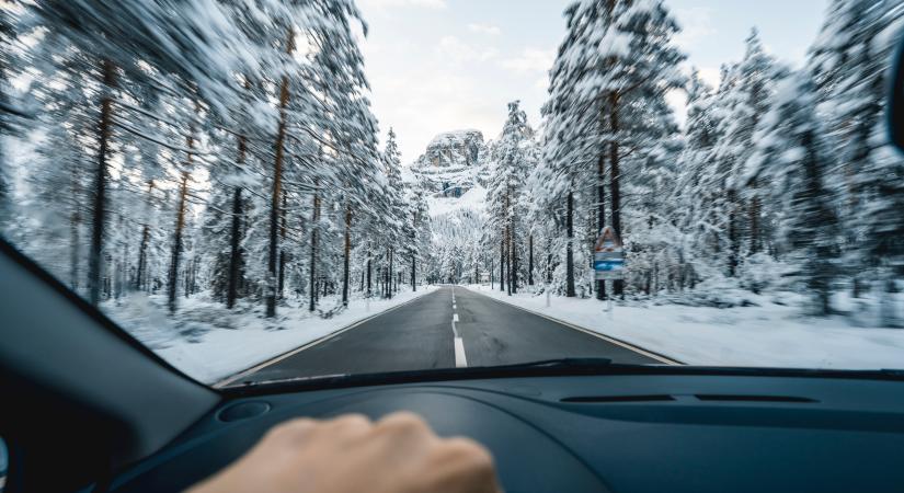 Ha ezt teszed, nem párásodik be az autó szélvédője