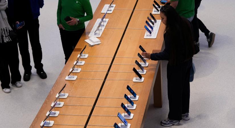 A mobilpiac növekedését is visszafogja jövőre a memóriahiány