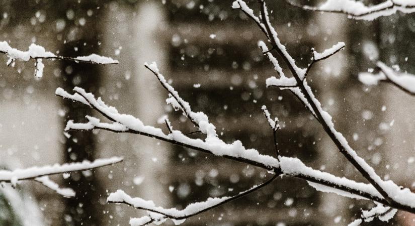 Hózáporok miatt figyelmeztetést adtak ki a meteorológusok, mutatjuk melyik országrészeket érinti