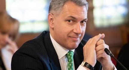 Hadházy: tükörsima út vezet Lázár 16 éves fiának parasztházához