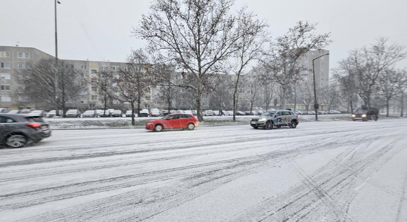 Végre itt az igazi tél: behavazódott Debrecen