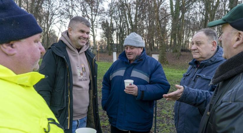 Óévzáró Peresznyén - Ágh Pétert is megvendégelték