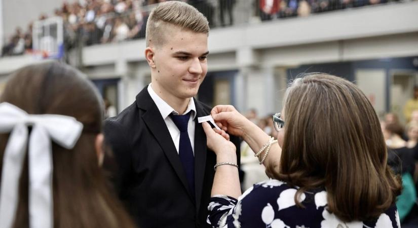 Felnőtté váltak a zalai diákok - olvasóink imádják nézegetni ezeket a fotókat!